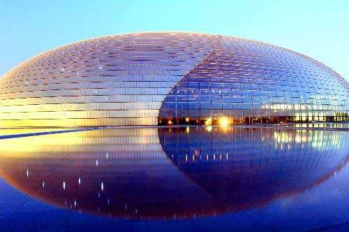 樹脂井蓋和鑄鐵井蓋各有各的優(yōu)勢(shì)，看使用場(chǎng)合來決定。